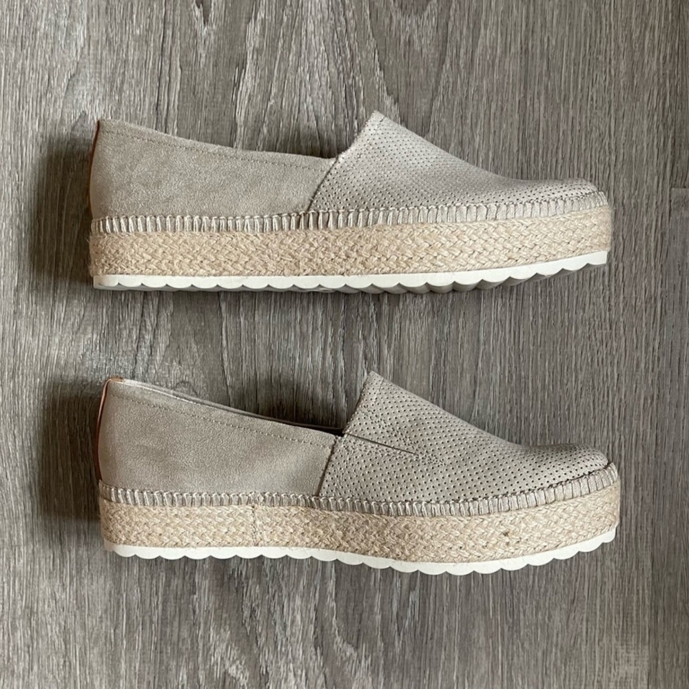 Dr. Scholl's Light Gray Espadrille Slip-Ons. - Picture 4 of 8